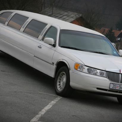 white Lincoln limousine in Zagreb